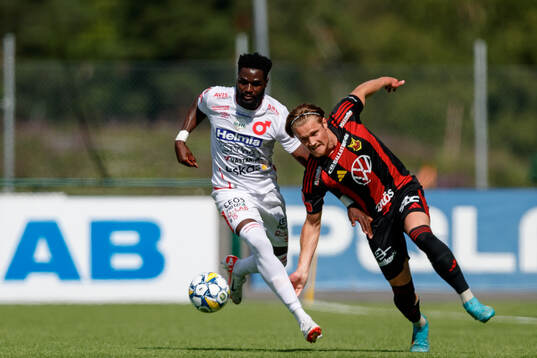 Degerfors Nasiru Moro och Östersunds Sebastian Karlsson