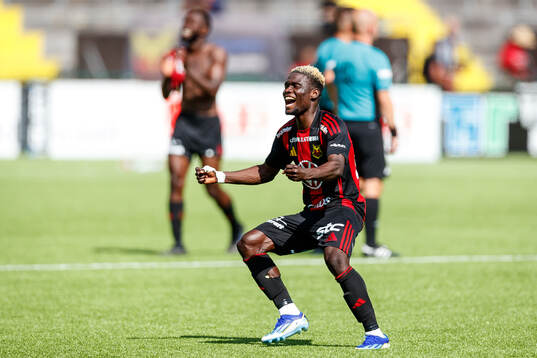 Östersunds Assiedou Yannick Armel Adjoumani jublar