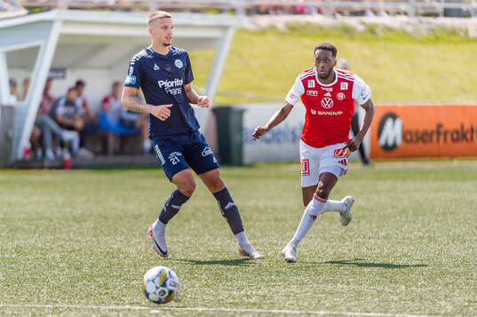 Utsiktens Kevin Rodeblad Lowe och Sandvikens IFs Mohammed