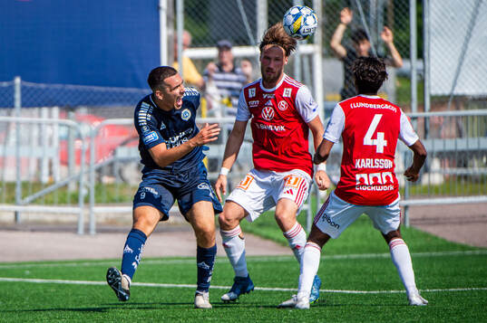 Utsiktens Lucas Lima och Sandvikens IFs Kasper Harletun