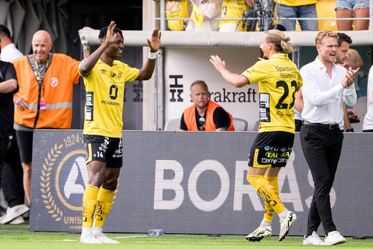 Elfsborgs Jalal Abdullai och Niklas Hult jublar