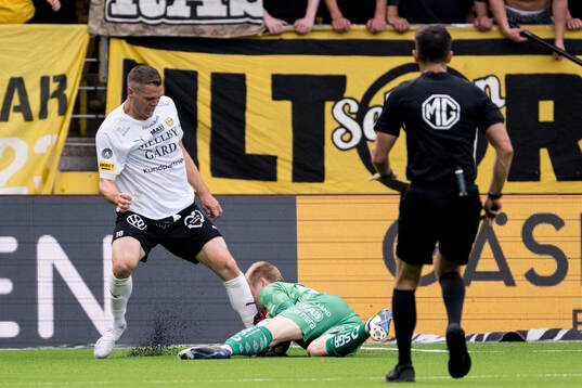 Mjällbys Jacob Bergström och Elfsborgs målvakt målvakt