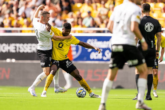 Mjällbys Jacob Bergström och Elfsborgs Terry Yegbe