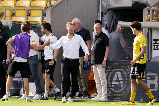 Elfsborgs manager Oscar Hiljemark jublar