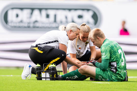 Elfsborgs målvakt Isak Pettersson får vård