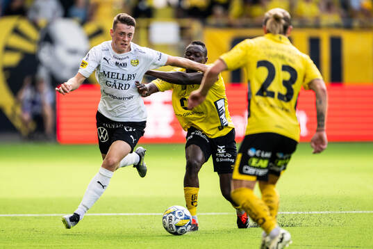 Mjällbys Elliot Stroud och Elfsborgs Timothy Noor Ouma