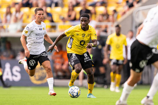 Mjällbys Nicklas Røjkjær och Elfsborgs Michael Baidoo