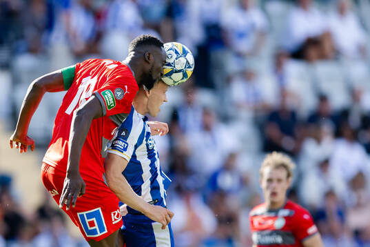 Västerås Frederic Nsabiyumva och IFK Göteborgs Laurs