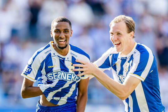 IFK Göteborgs Paulos Abraham jublar med Adam Carlén