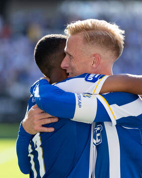 IFK Göteborgs Paulos Abraham jublar med Oscar Wendt