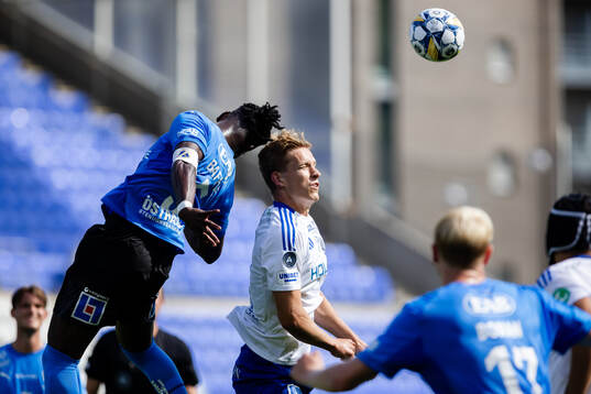 Halmstads Joseph Baffoe och IFK Norrköpings Leo Jonsson