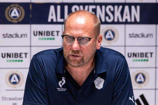 Halmstads tränare Magnus Haglund på presskonferens