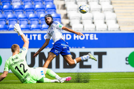 Halmstads målvakt Tim Erlandsson och IFK Norrköpings