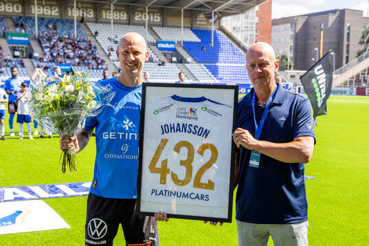 Halmstads Andreas Johansson uppmärksammas av IFK