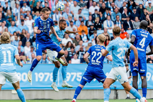 Alexander Berntsson of Klaksvik and Isaac Kiese Thelin of