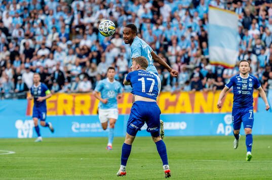 Isaac Kiese Thelin of Malmö FF and Joannes Danielsen of