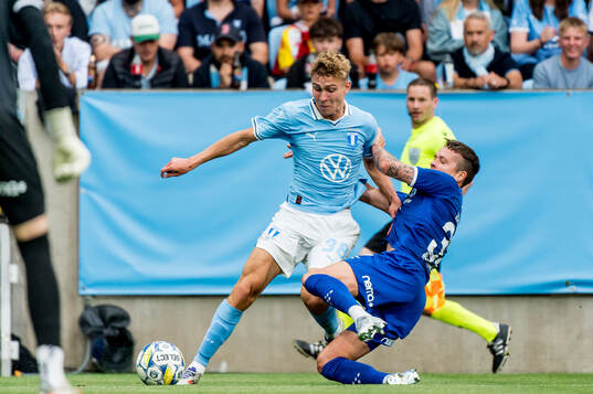 Hugo Bolin of Malmö FF and Claes Kronberg of Klaksvik