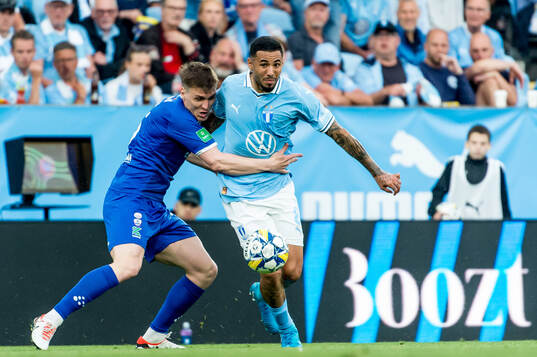Deni Pavlovic of Klaksvik and Sergio Pena of Malmö FF