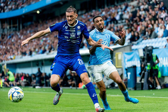 Albert Ejupi of Klaksvik and Sergio Pena of Malmö FF