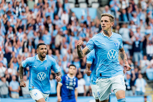 Søren Rieks of Malmö FF celebrates the 4-1 goal