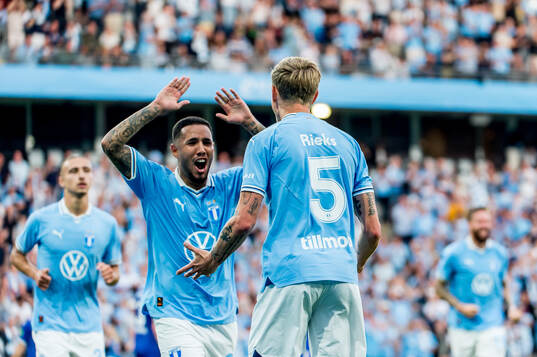Sergio Pena and Søren Rieks of Malmö FF celebrate the 4-1