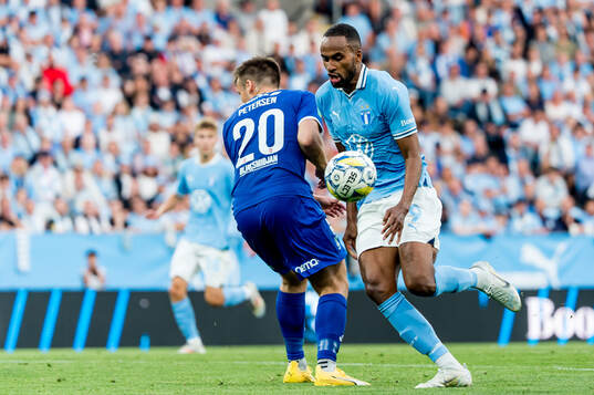 Isaac Kiese Thelin of Malmö FF and Borge Petersen of