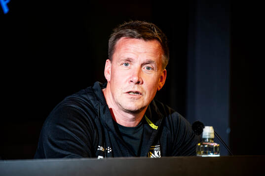 Head coach Espen Haug of Klaksvik