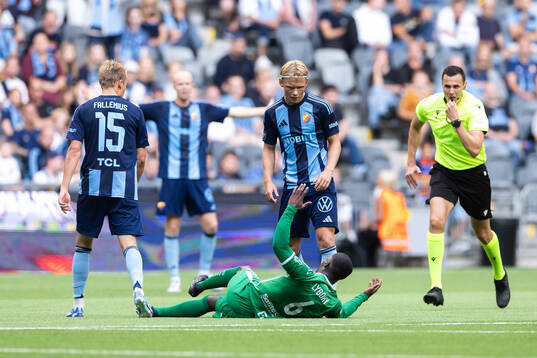 Tobias Gulliksen of Djurgården and Chris Lybohy of FC