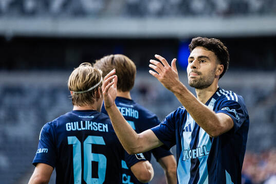 Deniz Hümmet of Djurgården celebrates