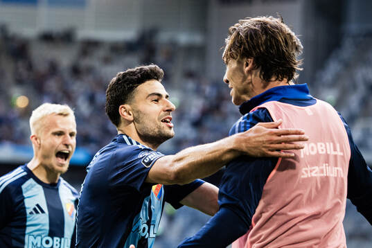 Deniz Hümmet and Albin Ekdal celebrates