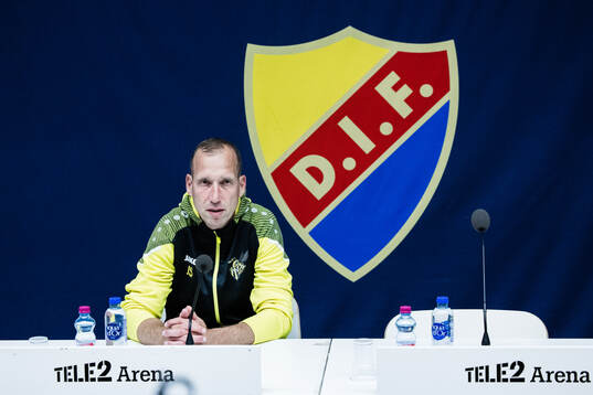 Coach Jeff Strasser of Progres Niederkorn