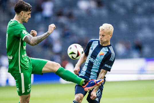Vincent Peugnet of Progres Niederkorn and Viktor Bergh of