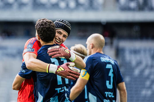 Deniz Hümmet and goalkeeper Jacob Widell Zetterström of