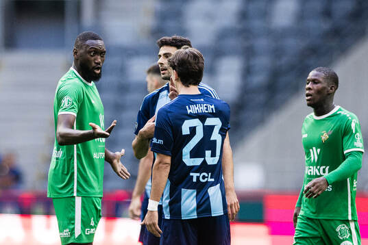 Hamadou Karamoko of Progres Niederkorn in discussion with