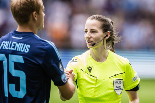 Assistant referee Susann Küng