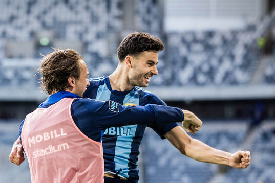 Deniz Hümmet and Albin Ekdal of Djurgården celebrates