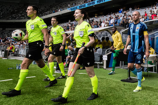 Referee Alessandro Dudic, assistant referee domare Jonas