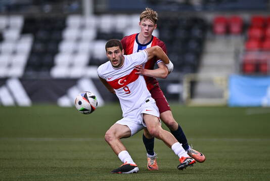 Poyraz Yildirim of Turkiye in action against Rasmus Holten