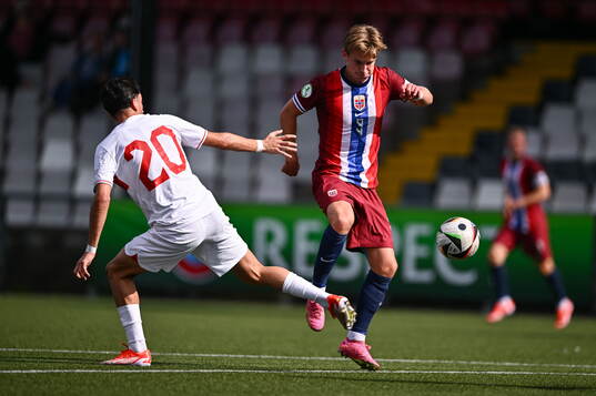 Benjamin Thoresen Faraas of Norway in action against Emre