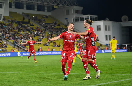 Simon Hedlund of Elfsborg celebrate with teammates