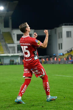 Simon Hedlund of IF Elfsborg celebrates