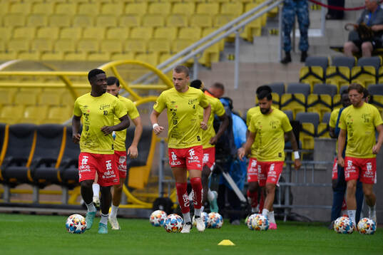 Michael Baidoo of Elfsborg and Gustav Henriksson