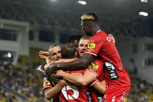 Simon Hedlund of Elfsborg celebrates with teammates