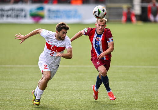 Ali Turap Bulbul of Turkiye in action against Aleksander