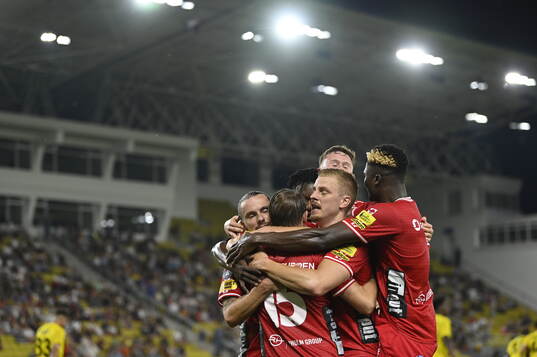 Simon Hedlund of Elfsborg celebrates with teammates