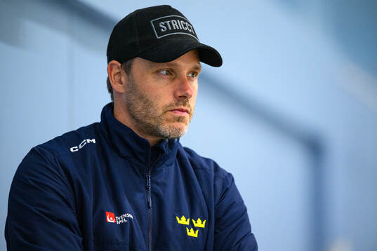 Assistant coach Pontus Lägge of Sweden