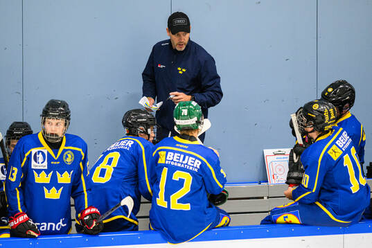 Assistant coach Pontus Lägge of Sweden