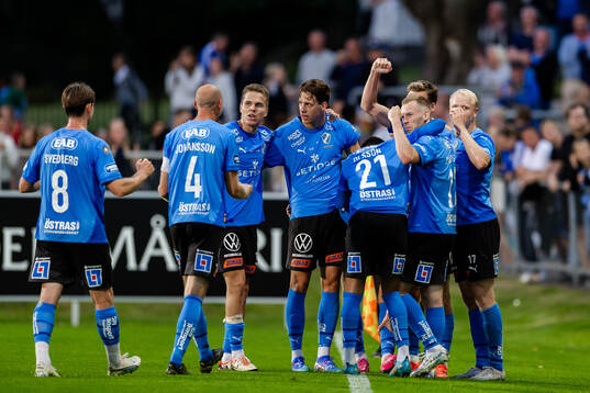 Halmstads Birnir Ingason jublar