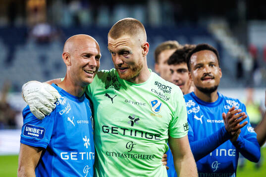 Halmstads Andreas Johansson och målvakt Tim Erlandsson