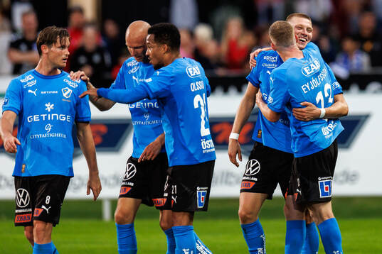 Halmstads Birnir Ingason jublar med laget